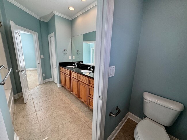 Building Photo - Ready 04-01-26! A Shadowlawn Condo w/Rooftop Deck - 3 Primary Suites - Outdoor Shower - Pet Frien...