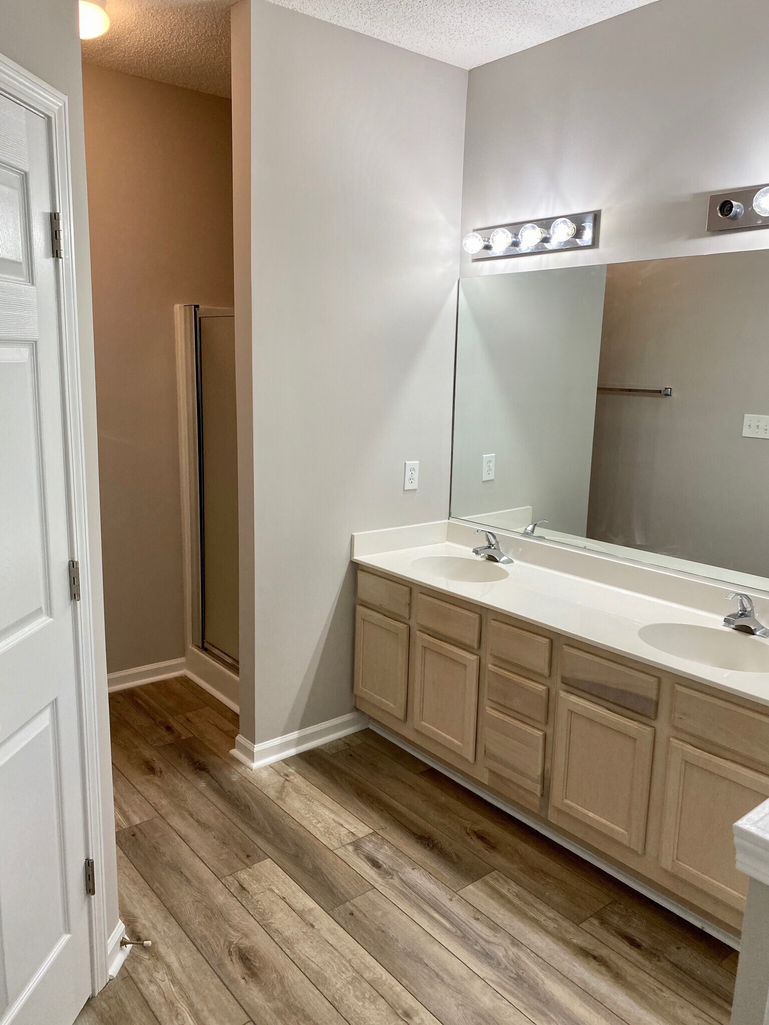 Master bathroom with dual vanity, private shower, jetted garden tub, and private water closet! - 1914 Conifer Cir