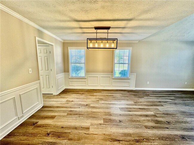 Building Photo - 3205 Northcliff Dr