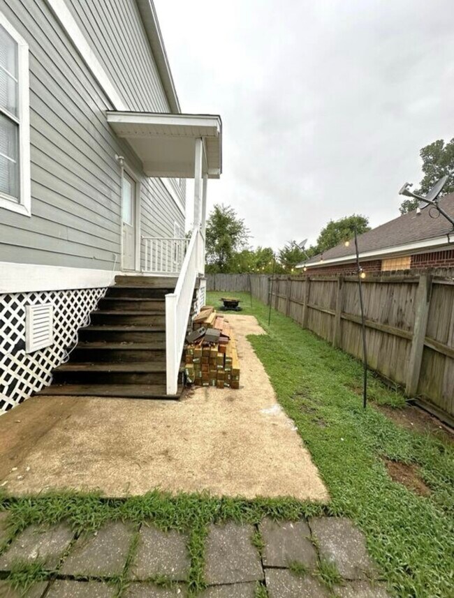 Building Photo - 105 Tomlinson Dr