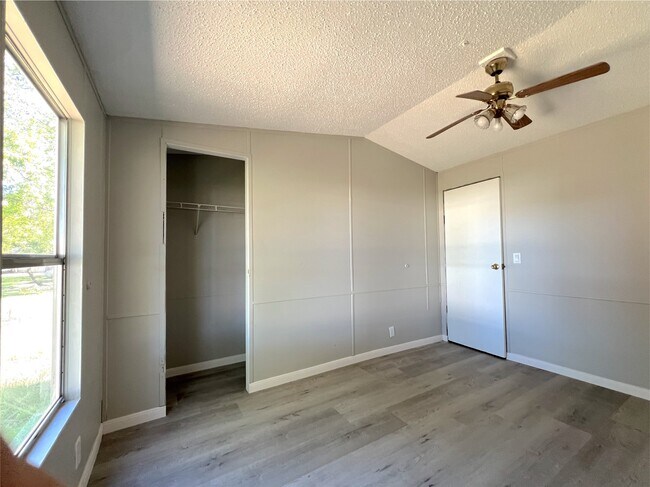 Building Photo - 2519 Riceflower Dr