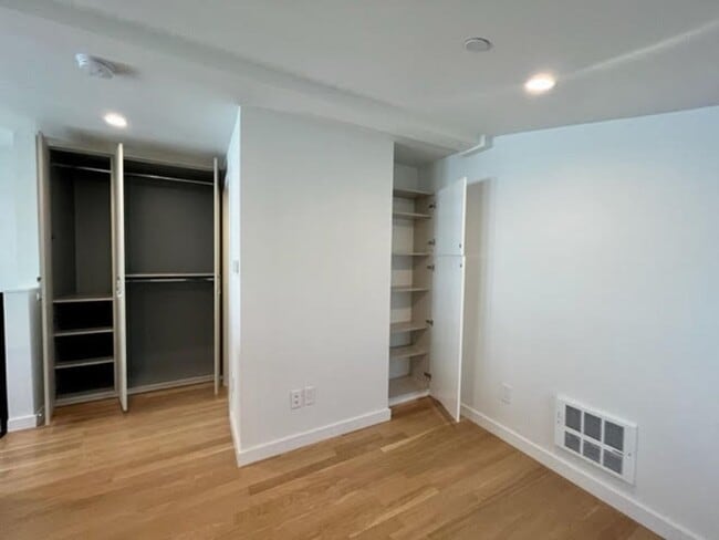 Building Photo - Recently Constructed, Fully Detached, Garden Unit, Utilities Included**Open House**