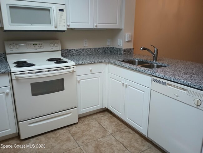 Building Photo - 1125 Luminary Cir