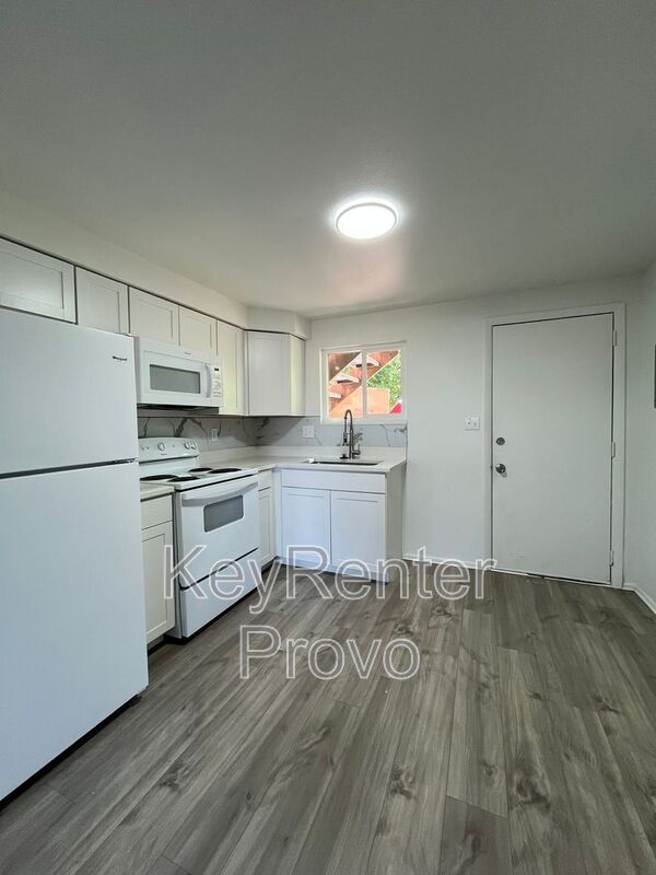Building Photo - 670 S 500 E