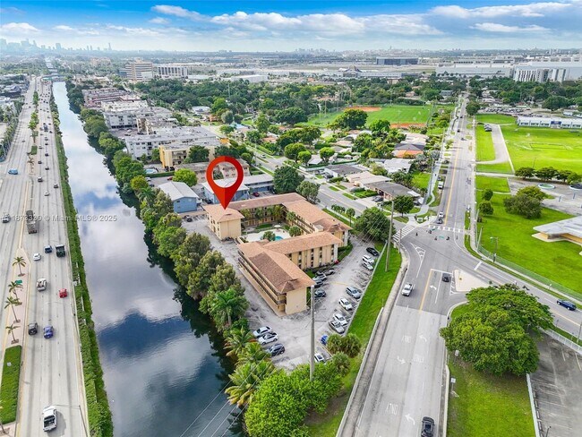 Building Photo - 241 S Royal Poinciana Blvd