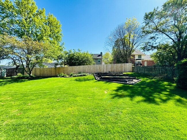 Building Photo - 4 Bedrooms with Finished Basement and Bonus Room!
