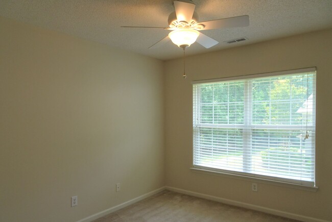 Building Photo - 2 Bedroom 2 bath rental in Bristol Commons...