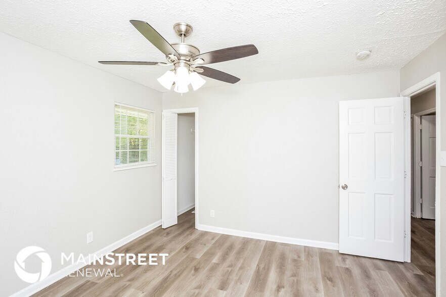 Building Photo - 9920 Montery Rd