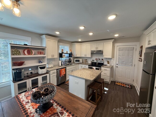 Building Photo - 518 Lake Head Rd