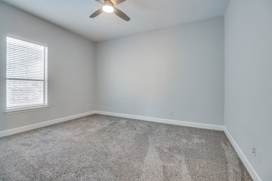 Building Photo - 909 City Side Ln
