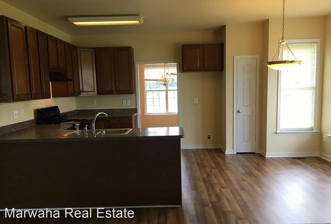 Building Photo - 4 br, 2.5 bath House - 810 Hillcrest Farms Dr