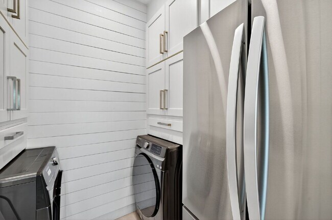 Building Photo - Completely Renovated Waterfront Condo – Fully Furnished