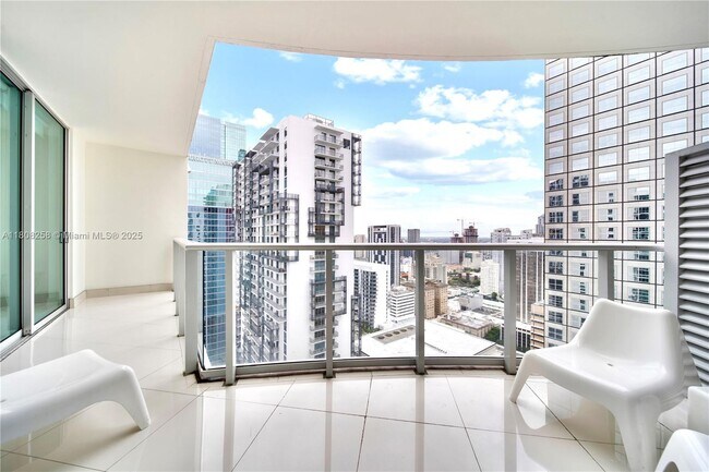 Building Photo - 300 S Biscayne Blvd
