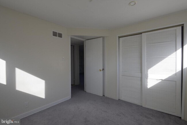 Building Photo - 1016 S Hilton Rd