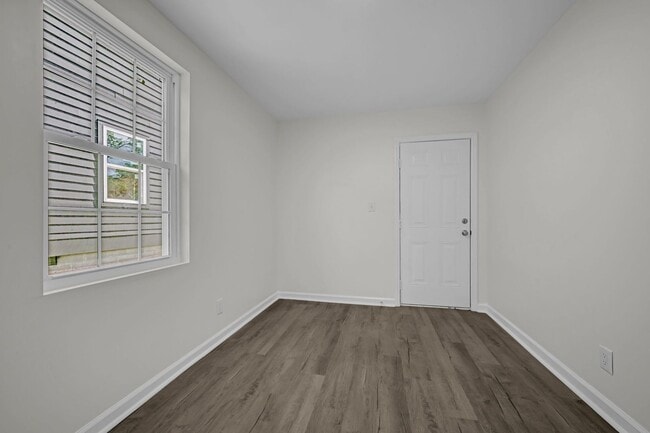 Building Photo - 730 29th Ave N