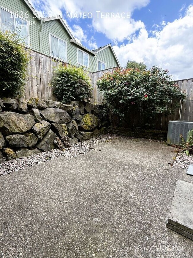 Building Photo - 1636 SW San Mateo Terrace