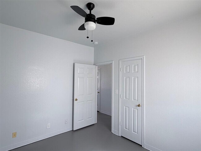 Building Photo - 251 Zimmerman Ave