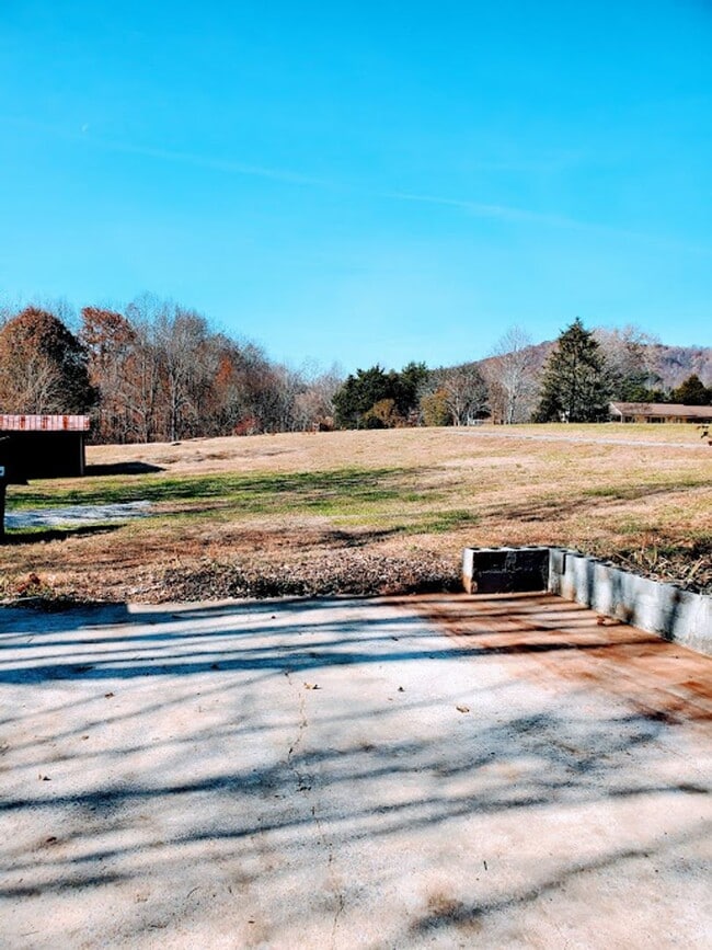 Building Photo - 3990 Seven Springs Rd