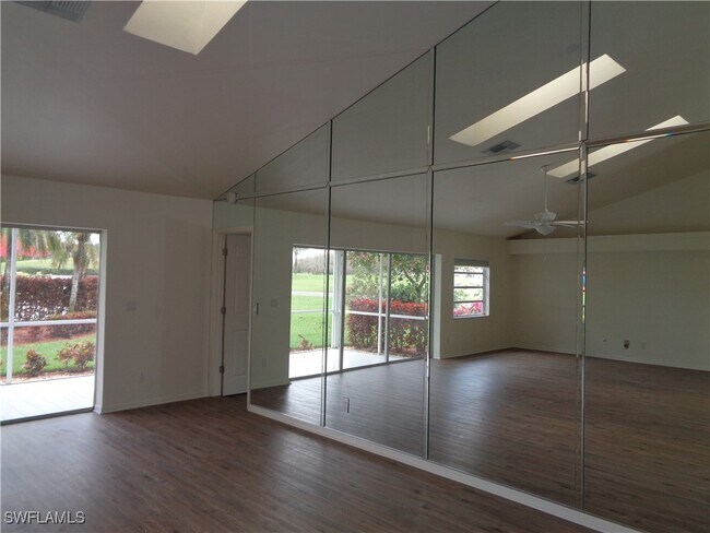 Building Photo - 271 Perignon Pl