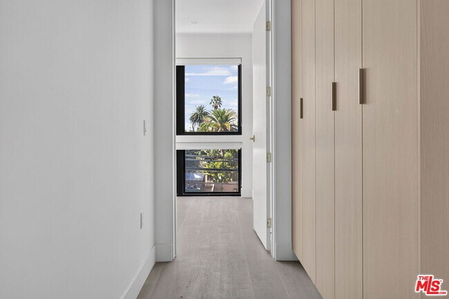 Building Photo - 1808 Lincoln Blvd