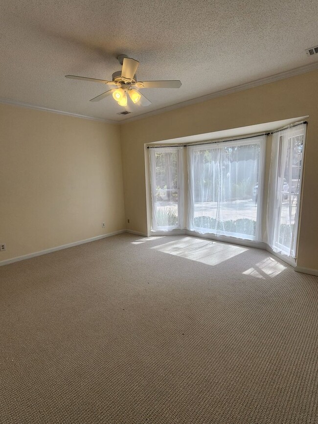 Building Photo - **AVAILABLE NOW** Landings Executive 3 Bed...