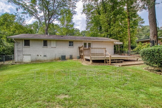 Building Photo - 212 Hilltop Dr