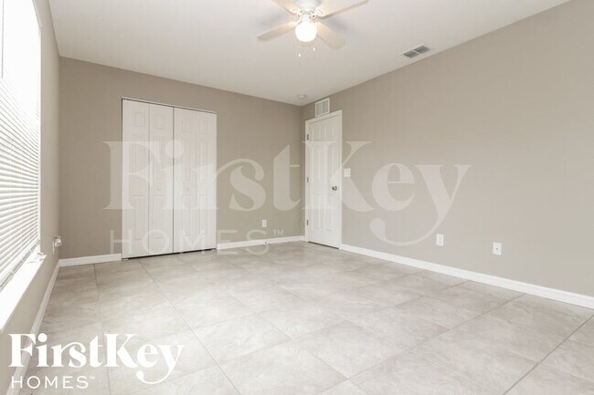 Building Photo - 10379 Grail Ave