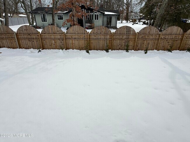 Building Photo - 63 Shorewood Dr