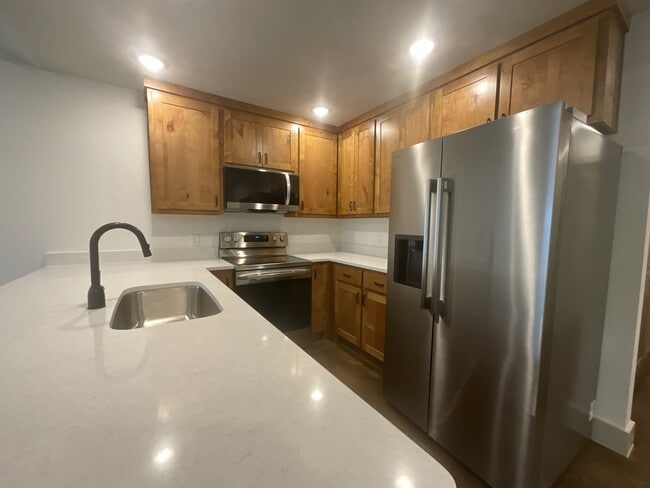 Building Photo - 533 Bradburn Rd