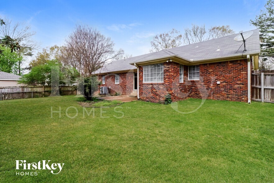 Building Photo - 5373 Banbury Ave