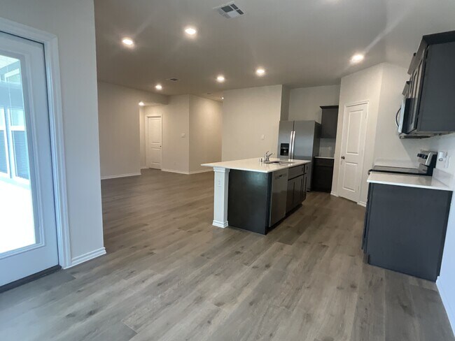 Building Photo - 490 Burnett Trail