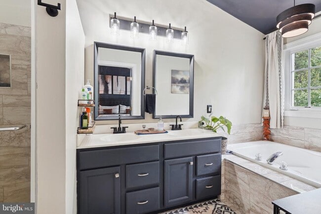 Building Photo - 6667 Debra Lu Way