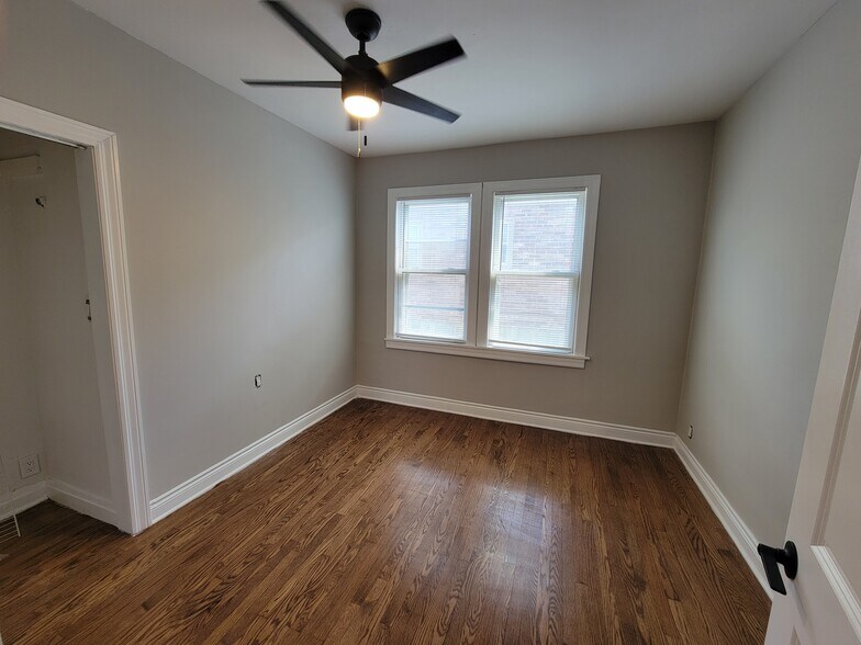 Building Photo - 5521 W 63rd Pl