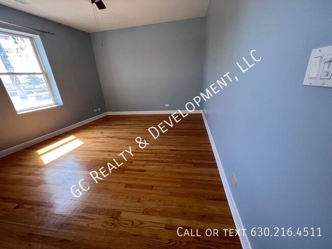Building Photo - 1671 W Farwell Ave