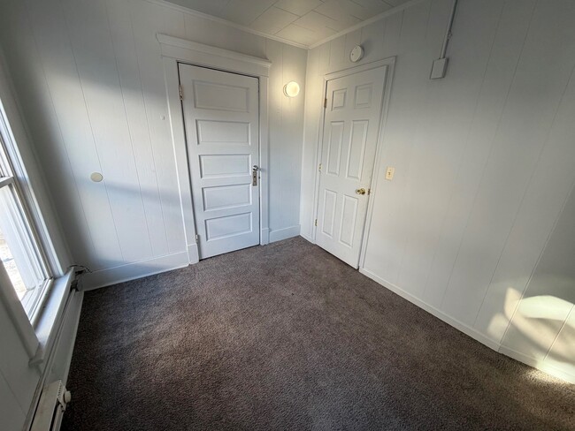 Building Photo - 922-4 Vermilion-