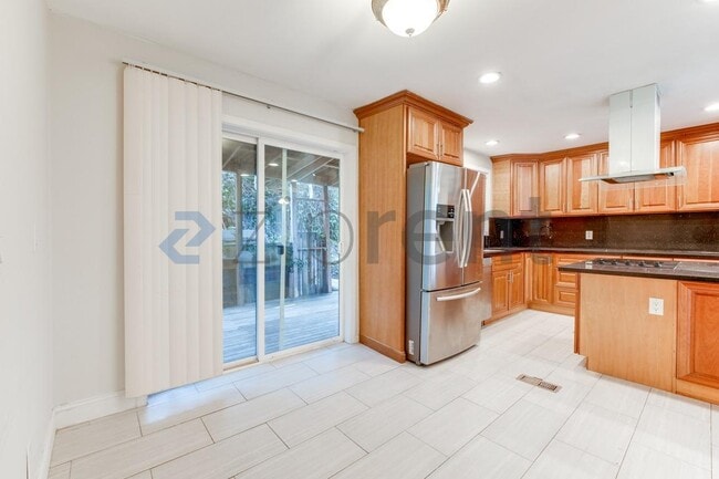 Building Photo - 10123 Cornell Ave S