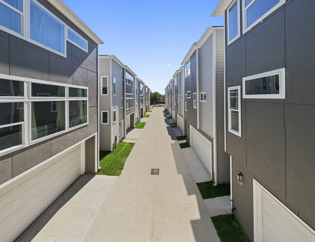 Building Photo - 4017 Ward St