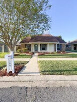 Building Photo - 200 Turtle Creek Dr