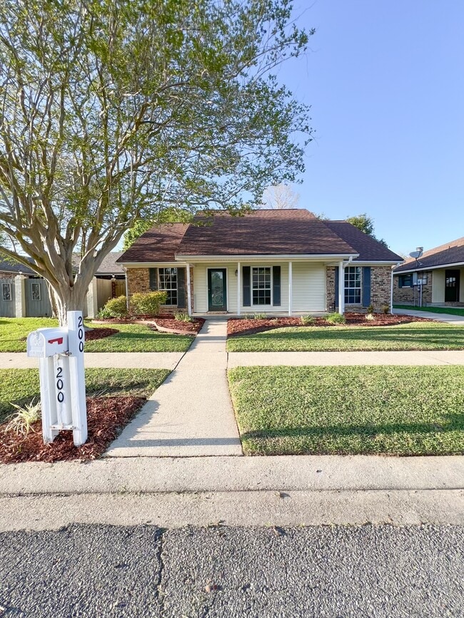 Building Photo - 200 Turtle Creek Dr