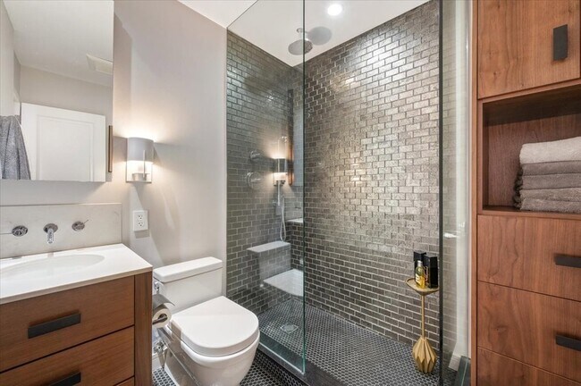 Building Photo - 1000 N Lake Shore Dr