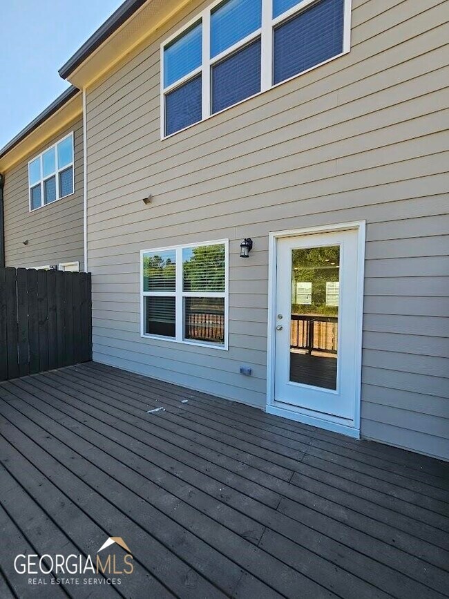 Building Photo - 6 Iron Dr