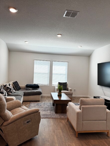 Building Photo - 256 Las Lomas Dr