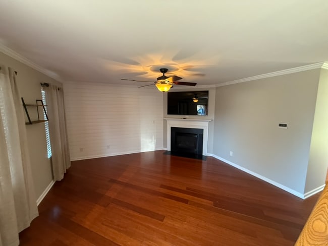 Building Photo - 235 Frontier Dr