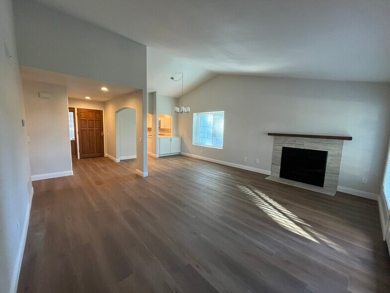 Building Photo - 16274 Avenida Venusto