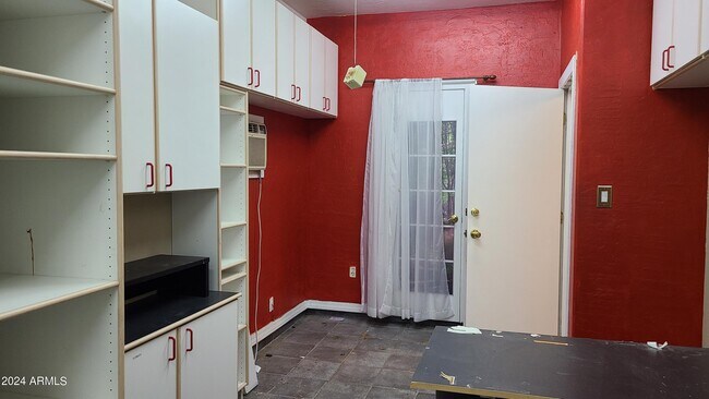 Building Photo - 14206 S 12th Pl