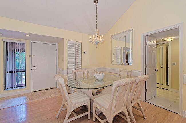 Building Photo - CHARMING PELICAN COVE CONDO!