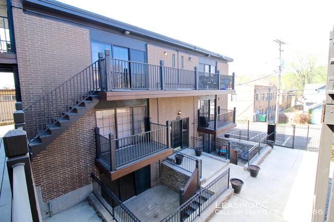 Building Photo - Plaza 44