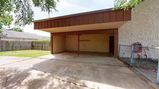 Building Photo - 1326 Airline Dr