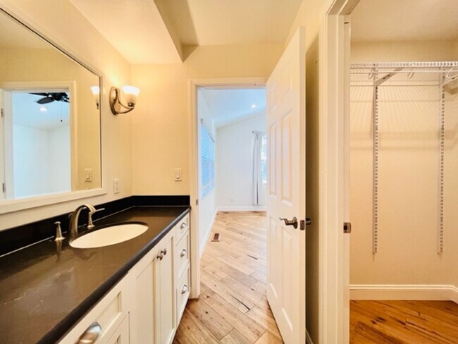 Building Photo - Charming and Move-in Ready 3BD/2BA, Single...