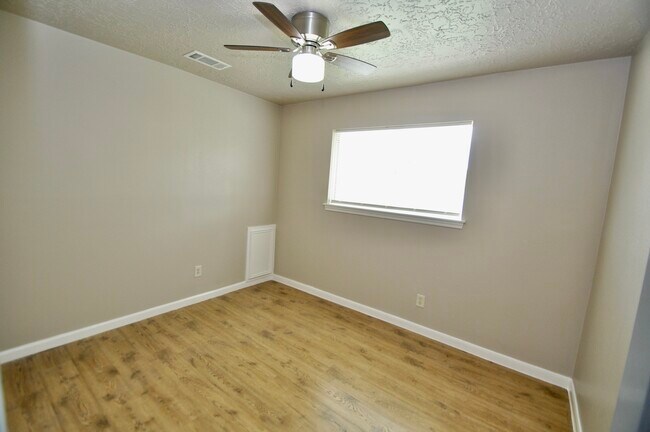 Building Photo - 6822 La Puente Dr